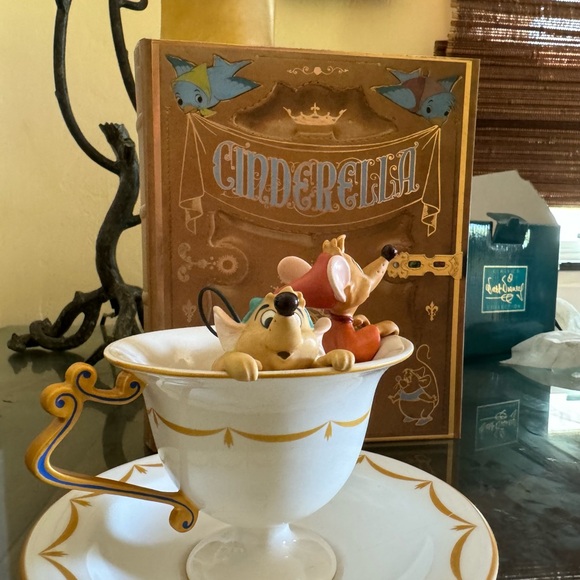 Walt Disney Classic Collection- Cinderella Gus and Jaq ..Tea for Two. - Picture 9 of 11
